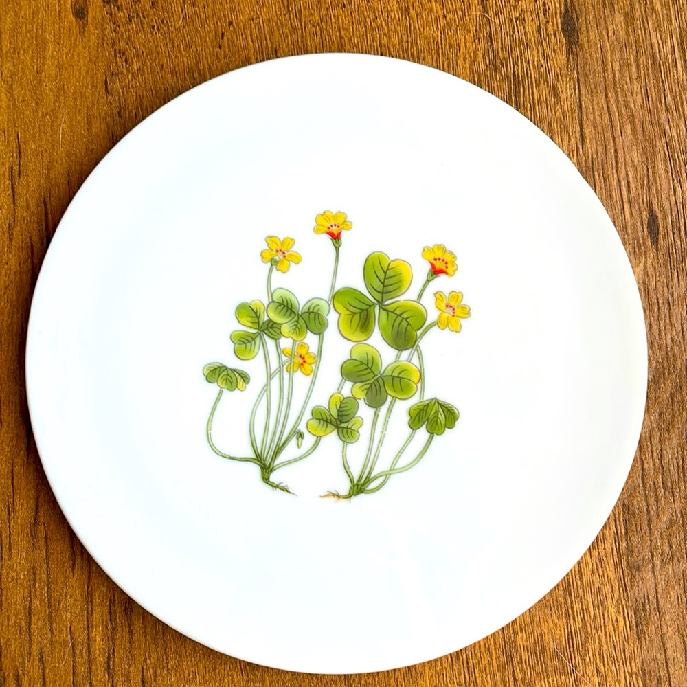 Takahashi Art plate/trivet/small cake plate Clovers and daffodils 7 3/4”